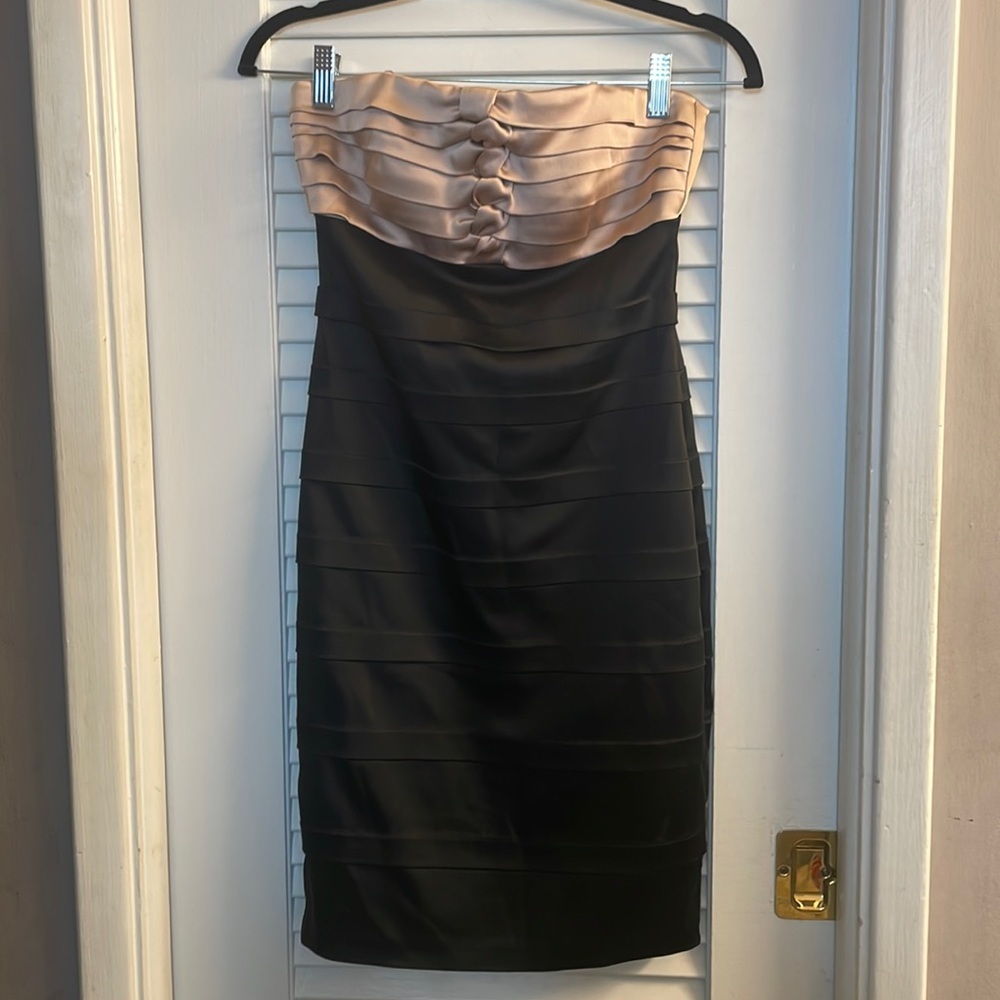 Jax Size 2 BodyCon Bandage Cocktail Dress LIKE NEW! Champagne bust,Blk Bottom